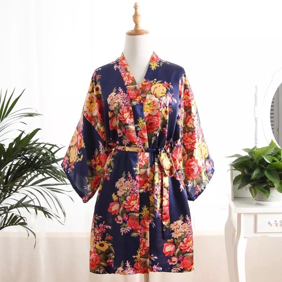 Silk/Satin blend navy floral bridesmaid robes - Picture 1 of 6